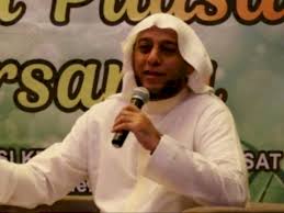 Kisah dengan seorang ustadz anti maulid dalam sebuah cuplikan vide oceramah yang ada di youtube. Xzq82eiqjwydam