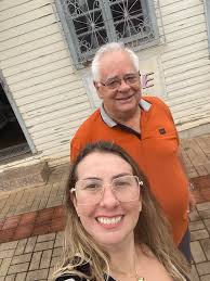 Hoje é o seu aniversário meu amado pai Algecir Alfredo Heck e escolhi essa  foto quando visitamos o local do seu 1ª emprego, para lembrar de toda sua  trajetória até aqui! Dias