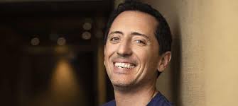 Gad was born in morocco in april 1971. Tpmp Gad Elmaleh Fait Un Beau Cadeau A Un Jeune Humoriste Qui Debute Mce Tv