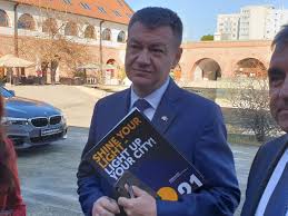 Bogdan gheorghiu vine cu noi precizări privind înființarea schemei de ajutor pentru producătorii străini de film. Bogdan Gheorghiu Ministrul Culturii 4 Pressalert Ro