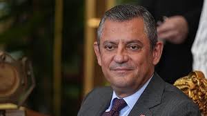 Ayağında Kırık Olan Özgür Özel İlk Kez Görüntülendi: TBMM'ye Can Atalay  İçin Geldi