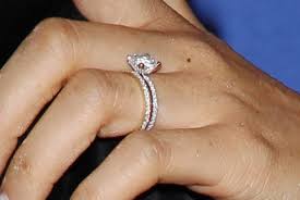 Rumours are swirling that queen elizabeth took the news of prince harry and meghan markle's royal bombshell that she is forced the couple to return the duchess' wedding and engagement rings. Fans Notice Meghan Markle S Redesigned Engagement Ring Looks A Lot Like The One Her Ex Gave Her