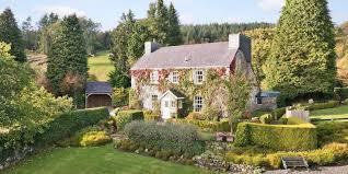 This Welsh Sheep Farm Has Your Name On It Farmhouse Landscaping Farm Landscaping English Estate