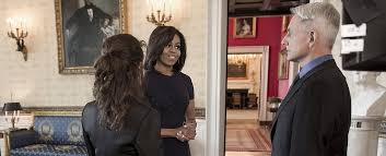 Der junge war wegen vermeintlichen bombenbaus festgenommen worden. Navy Cis Prasidentengattin Michelle Obama Besucht Cbs Serie Fernsehserien De