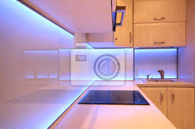 Moderne Luxus Kuche Mit Lila Led Beleuchtung Fototapete Fototapeten Appartment Innenraume Dunstabzug Myloview De