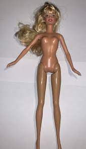 Barbie desnuda