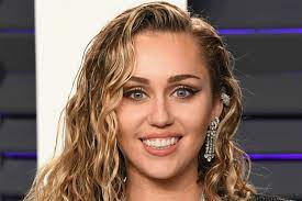 Submitted 4 days ago * by adireaps. Miley Cyrus Bringt Den Vokuhila Zuruck Glamour