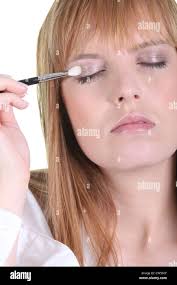 Blasse augenlider -Fotos und -Bildmaterial in hoher Auflösung