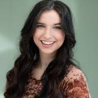 Kim Hendry's Instagram, Twitter & Facebook