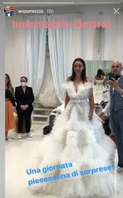 I due si sono sposati sabato 26 settembre sotto il sole del lago di como. Elettra Lamborghini Prova L Abito Da Sposa Insieme Ad Enzo Miccio