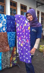 Kain ini dapat menarik dimata masyarakat karen motifnya yang. Alam Sumber Inspirasi Batik Sukabumi Lingga Permesti A Family Lifestyle Blogger