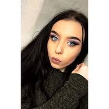 Mia Bland's Instagram, Twitter & Facebook