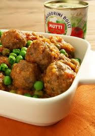Questa è la mia versione con sugo e piselli. Ricetta Polpette E Piselli In Umido