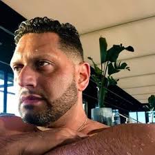 ELI SAUL Blanco (@elisaulblachino)