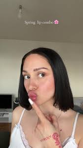 Spring Lip Combo Tutorial featuring Sephora Crayon Lèvre N41 and Glossed  N140