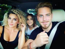 Alina laufer a fost sotia unui cantaret de muzica latino, jorge, inainte de a se casatori cu ilan laufer. Alina Laufer È™i SoÈ›ul Ei Vor Avea Gemeni DupÄƒ AtaÈ›ia Ani De IncercÄƒri Acum Este Un È™oc Pentru Noi Libertatea