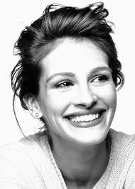 Black And White Pictures Of Celebrities Black White Celebrity Photographs In 2020 Julia Roberts Beautiful Smile Portrait