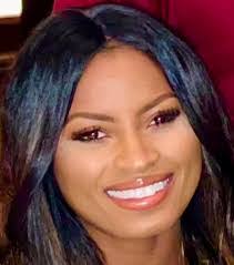 Jennifer Gamble's Instagram, Twitter & Facebook