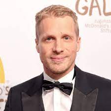 1,224,012 likes · 3,108 talking about this. Oliver Pocher Mit Jagd Waffe Schwer Verletzt Bild Zeigt Blutige Wunde Das Sieht Bose Aus Stars