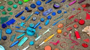 Plastik, ilk olarak 1860 yılında alexsander parkes tarafından keşfedildi ve bugün geniş bir alanda kullanılmaktadır. Plastik Global Die Grosse Recyclingluge Blatter Fur Deutsche Und Internationale Politik