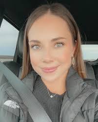 Cortney Hicks's Instagram, Twitter & Facebook