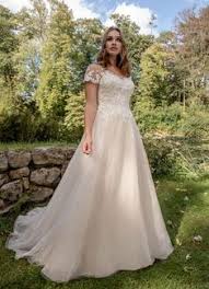 18 Ideeen Over Modeca Le Papillon Bruidsmode Bruidsmode Traditionele Trouwjurken Klassieke Trouwjurk