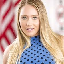 Kayle Evans's Instagram, Twitter & Facebook