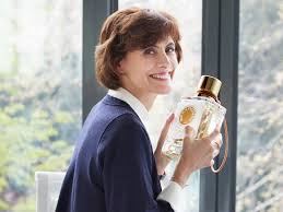 Blanc chic, or choc, une dualité complémentaire. Ines De La Fressange Lance Ses Nouvelles Fragrances Vogue Paris