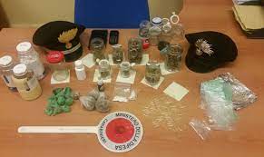 Le droghe fatte in casa. In Casa Il Laboratorio Delle Droghe Sintetiche La Prealpina Quotidiano Storico Di Varese Altomilanese E Vco