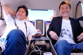 大富豪ってどんな生活をしているのでしょう 約123億円のバスキアの絵画をオークションで購入したことで注目を集めた zozotown の前澤友作社長 自宅には教科書に載るような あの画家の絵 が普通に飾られ リムジンで通勤 と思いきや 朝食は大好物のインスタント