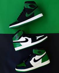 Pin Su Sneakers