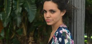 Un rubí que brilla en una fiesta de voces regionales