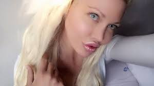 Isis Gee też wygląda jak Barbie! Na ostatnich zdjęciach coraz mniej  przypomina siebie z czasów Eurowizji