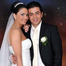 Wer schon einmal an einer türkischen hochzeit als gast teilnehmen konnte, hat sicherlich so manches gemeinsame festgestellt, aber sicher auch türkische hochzeitsbräuche erlebt, mit denen er. Rund Um Die Uhr Turkische Hochzeit Im Fernsehen Welt