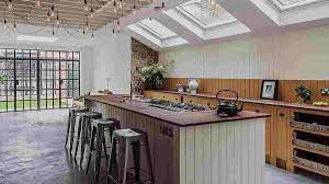 Makna dapur terbuka tak melulu soal dapur yang terpisah dengan desain interior utama / outdoor. Desain Atap Dapur Transparan Menghadirkan Pencahayaan Yang Baik