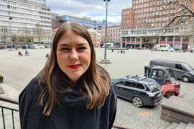 Jun 09, 2021 · ett av flere møter mellom kongefamilien og berørte av 22. Astrid Hoem Valgt Som Ny Leder Av Auf Dagsavisen