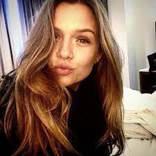 Cinnamon brown and dark auburn blend. 5 Models Who Are Making Honey Brown Hair The New Scandinavian Signature Honey Brown Hair Brown Hair Hair