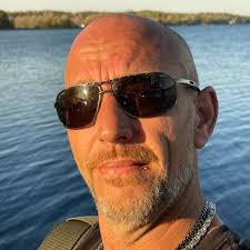 Steve Burton💫You're a DCPS Star!💫 Nobody has kept DCPS afloat more than  Steve Burton. His team at Computer Operations goes above and beyond in  putting Kids First! Thank you Steve for all