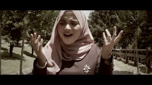 Saya simpulkan sepertinya ketika saat pertama kali, saya tidak merasa nyaman karena ada rasa khawatir dalam diri saya yang mempengaruhi mental saya. Lia Aziz Pergi Official Music Video By Hotsound Record