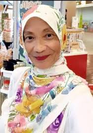 Ramai juga yang DM saya tanya, shawl apa yang saya pakai dalam gambar 🥰  Alhamdulillah ramai puji nampak cantik & ceria Inilah Shawl ByU Couture ,  jualan saya. ✔️ Material Satin &