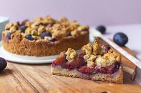 So wirds gmacht in der zwischenzeit die zwetschgen waschen, abtrocknen, die steine herauslösen und vierteln, dabei aber nicht ganz. Pflaumen Streusel Kuchen Low Carb Glutenfrei Low Carb Kostlichkeiten
