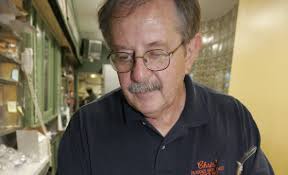 Theo Katechis, who ran Chris' Famous Hot dogs for decades, dies at 78