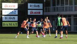 enner valencia ilk antrenmanina cikti alaturka online valencia idman spor