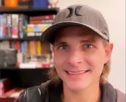 Meet the Knight School of Communication Faculty