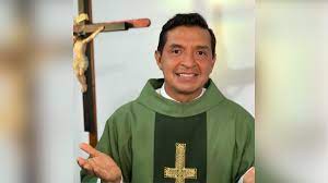 Por qué el padre Chucho se va de Colombia?