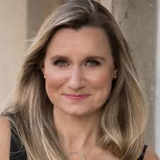 Lisa Schultheiss's Instagram, Twitter & Facebook