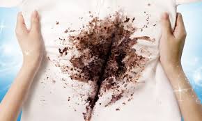 Répétez l'opération jusqu'à disparition de la tache, puis lavez le tissu en machine ou rincez la surface à l'eau claire et froide. Comment Enlever Les Taches Sur Un Vetement Blanc Trucs Pratiques