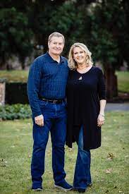 She shares a closely knitted bond with her siblings and oftentimes uploads several pictures of them on her social media handle. Mary Beth Roe Wiki Facts About The Qvc Host