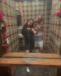 Did you know people don't wear 🤠 in Dallas?