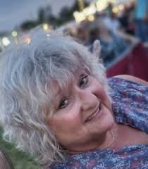 Hey everyone my aunt is the one in the black shirt and she has passed away  from cancer, can someone please put Angel wings